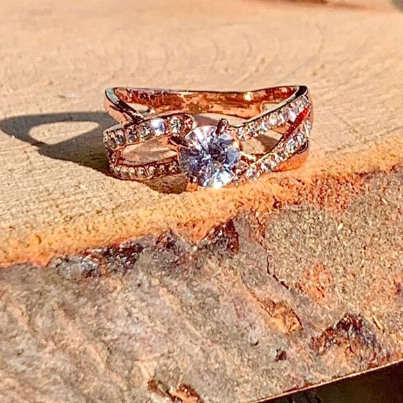 Bright Shiny Luxury Crystal Chic Elegant Ring Size 12 - Picture 1 of 5